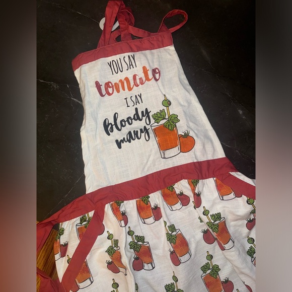 NEW APRON❤️ - Picture 2 of 3